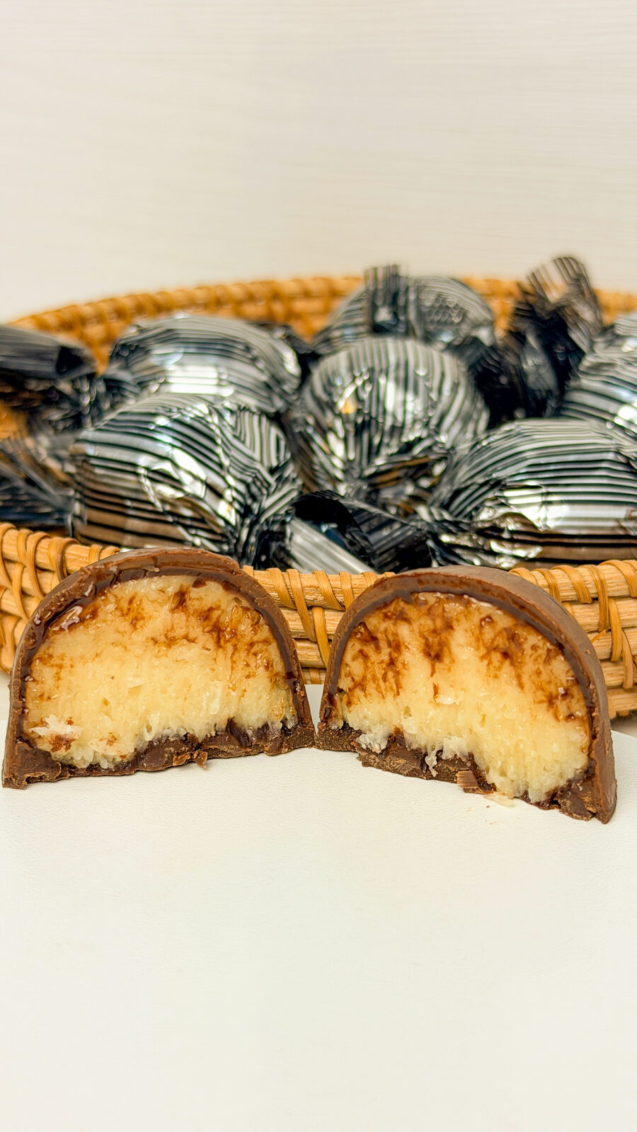 Bombom Ferrero cortado com avelã e Nutella